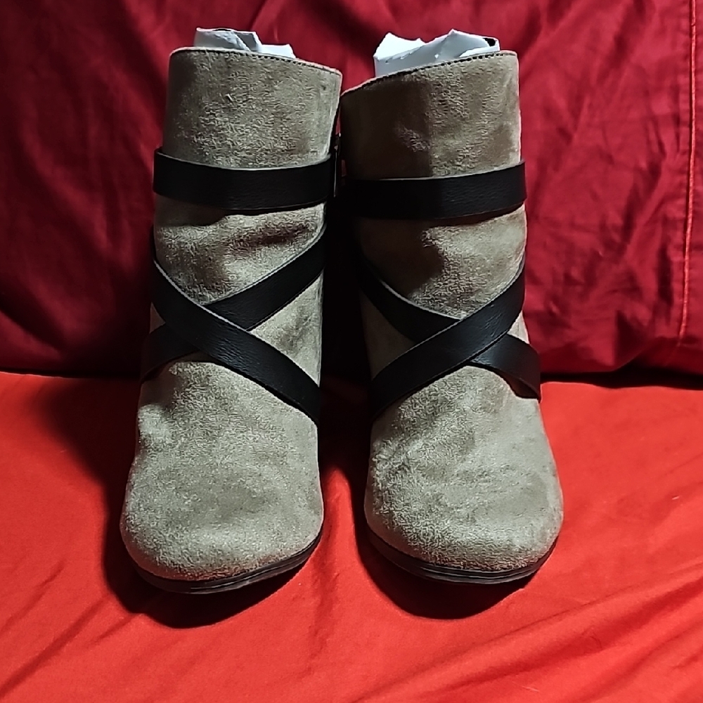 Torrid Women's Beige Ankle Boots with Black Straps